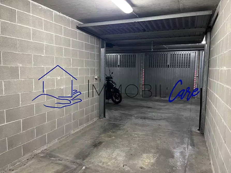 Immagine 2 di Garage in affitto  a Livorno
