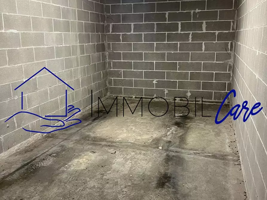 Immagine 5 di Garage in affitto  a Livorno
