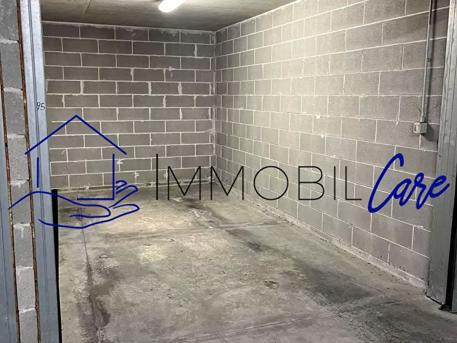 Immagine 1 di Garage in affitto  a Livorno