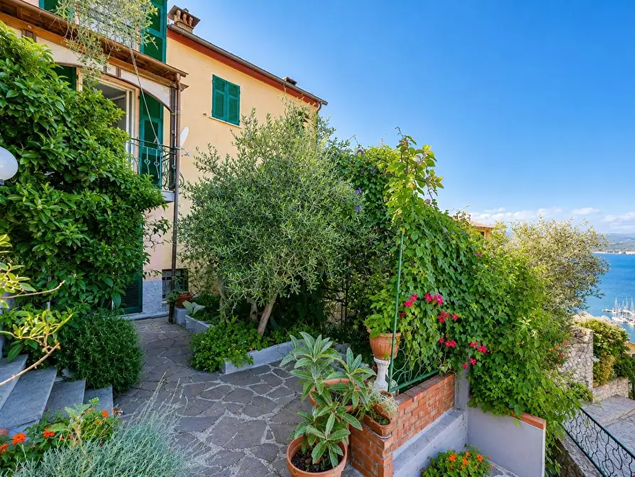 Immagine 22 di Casa semindipendente in vendita  a Portovenere