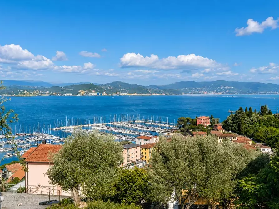 Immagine 2 di Casa semindipendente in vendita  a Portovenere