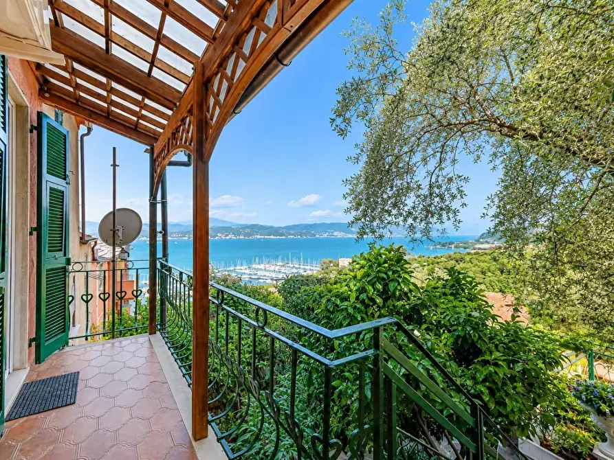Immagine 12 di Casa semindipendente in vendita  a Portovenere