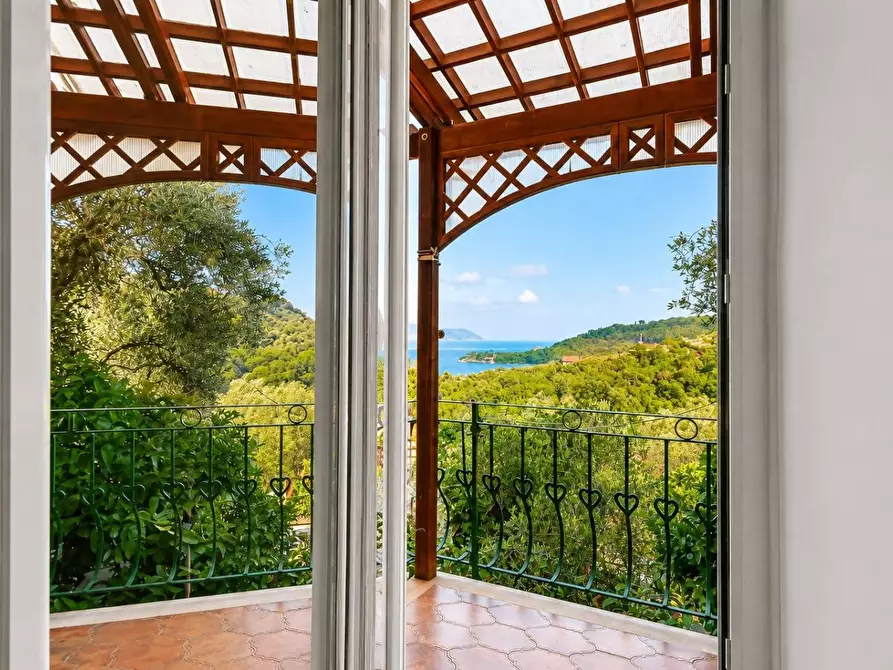 Immagine 11 di Casa semindipendente in vendita  a Portovenere