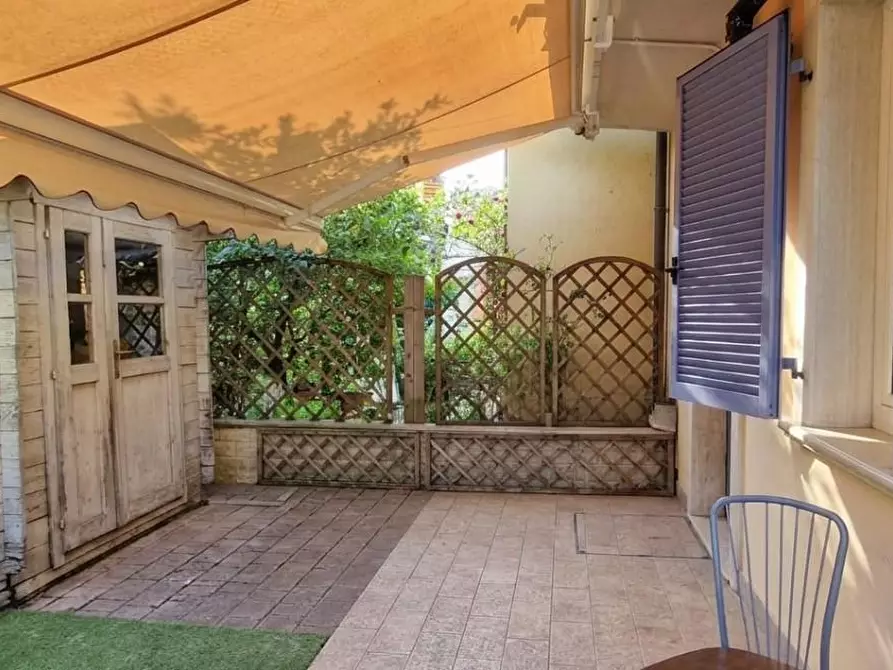 Immagine 1 di Casa semindipendente in vendita  a Massa