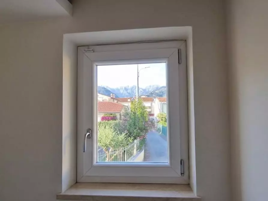 Immagine 11 di Casa semindipendente in vendita  a Massa