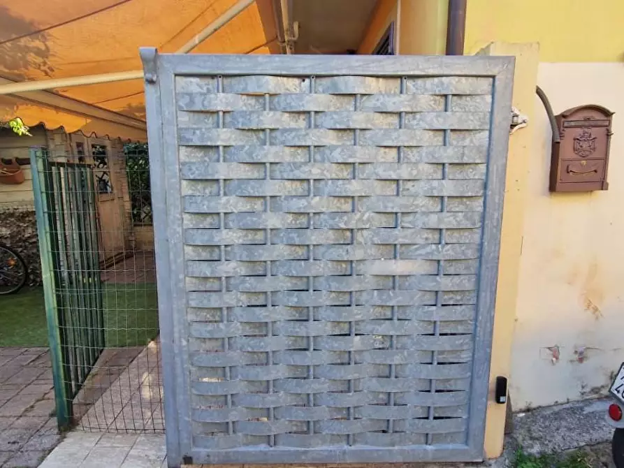 Immagine 3 di Casa semindipendente in vendita  a Massa