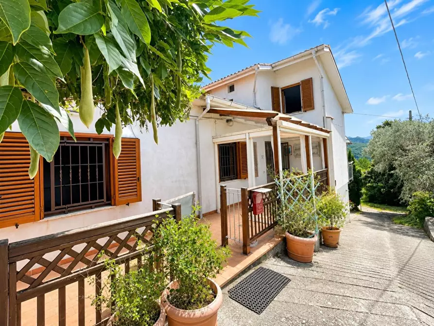 Immagine 2 di Casa semindipendente in vendita  a Fivizzano