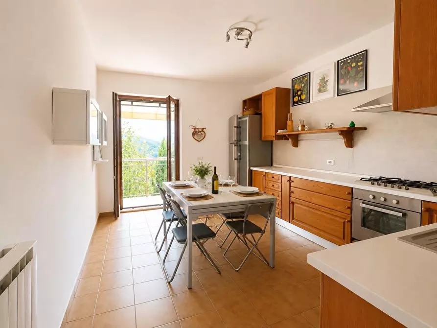Immagine 10 di Casa semindipendente in vendita  a Fivizzano