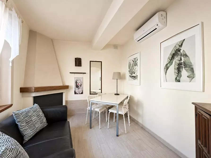 Immagine 2 di Appartamento in vendita  a Lucca