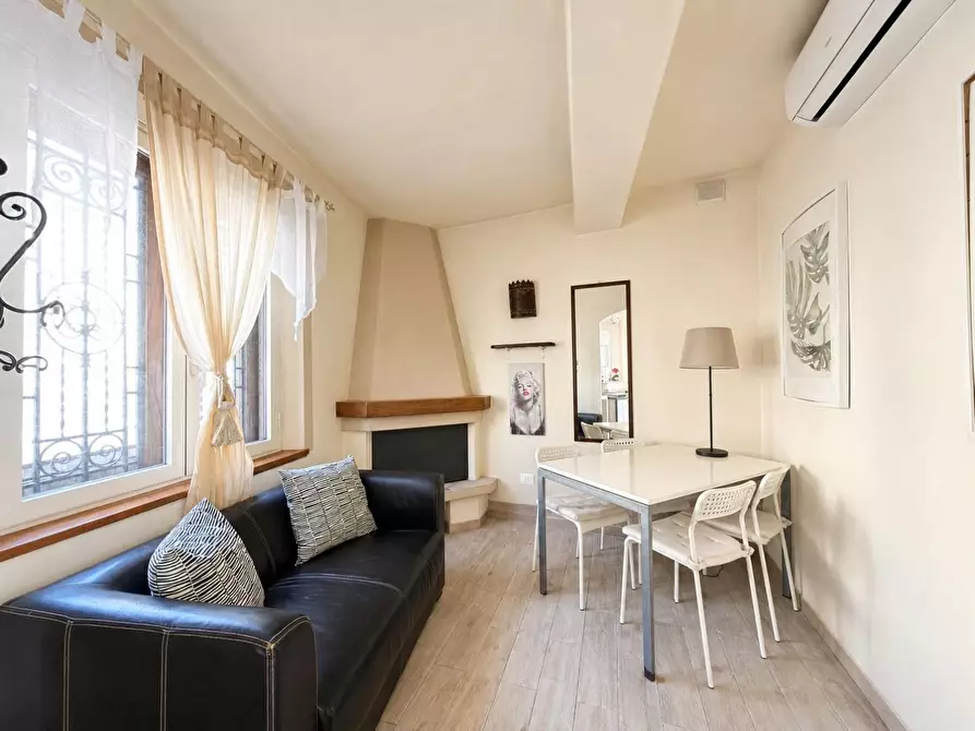 Immagine 1 di Appartamento in vendita  a Lucca