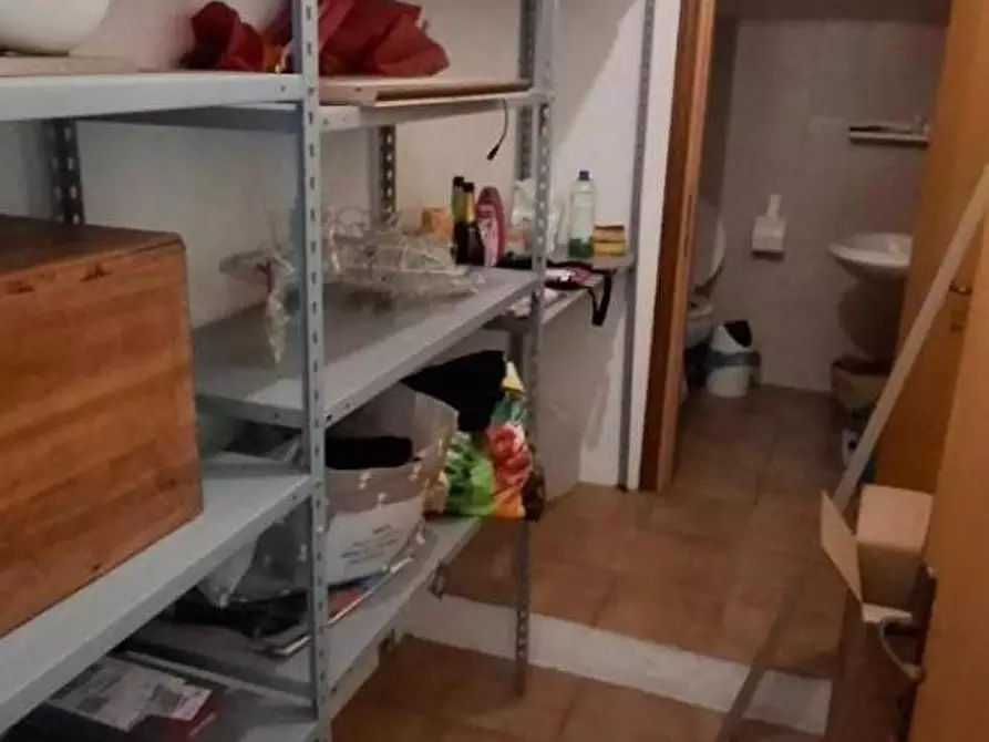 Immagine 11 di Locale commerciale in affitto  a Grosseto