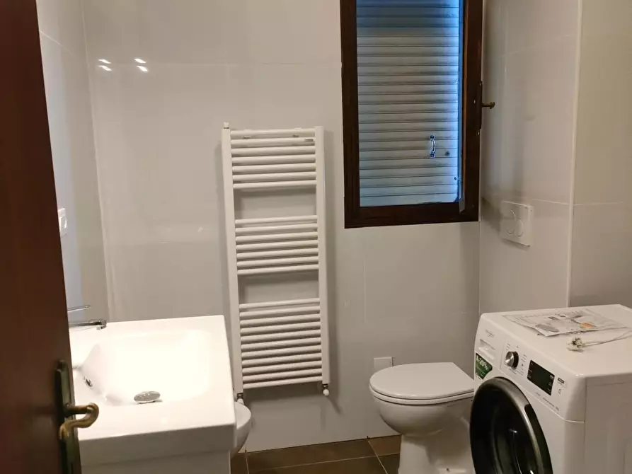 Immagine 11 di Appartamento in affitto  a Carrara