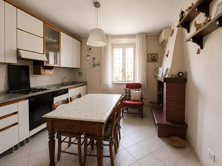 Immagine 4 di Casa colonica in vendita  a Capannori