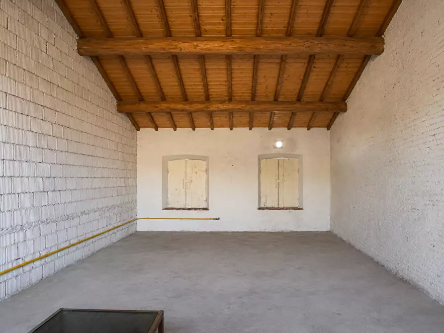 Immagine 13 di Casa colonica in vendita  a Capannori