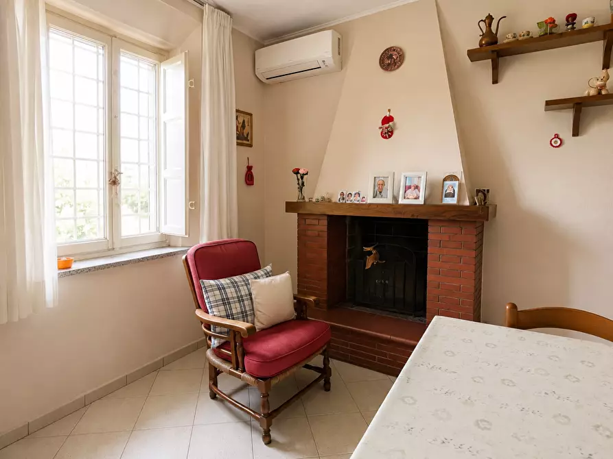 Immagine 7 di Casa colonica in vendita  a Capannori