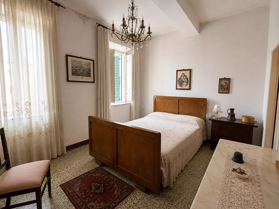 Immagine 11 di Casa colonica in vendita  a Capannori
