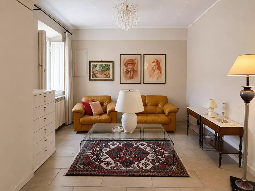 Immagine 1 di Casa colonica in vendita  a Capannori