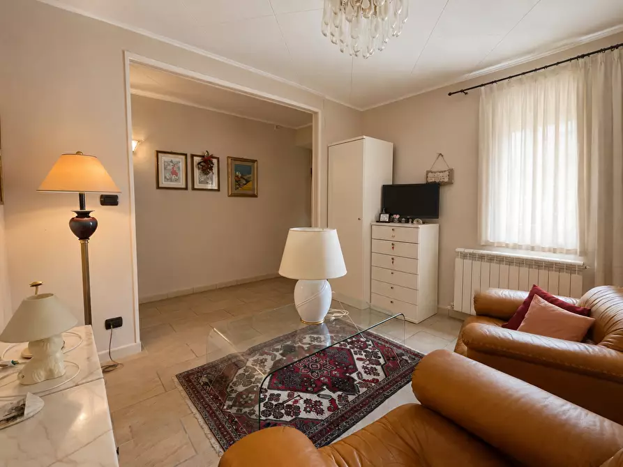 Immagine 2 di Casa colonica in vendita  a Capannori
