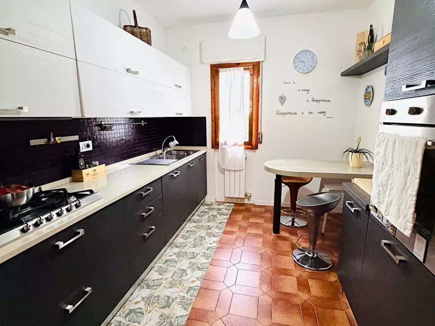 Immagine 5 di Appartamento in vendita  a Carrara