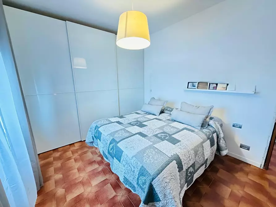 Immagine 12 di Appartamento in vendita  a Carrara