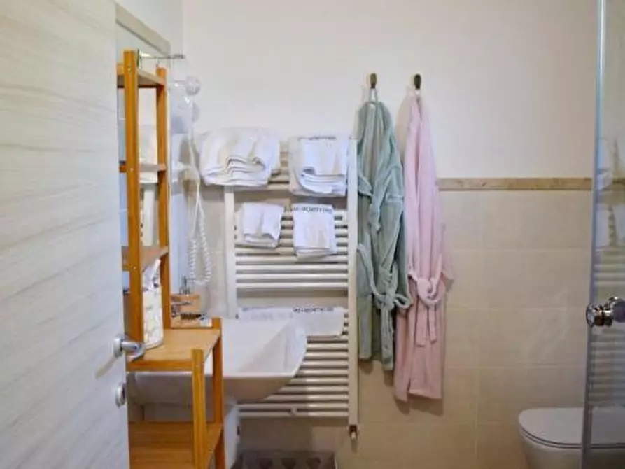 Immagine 23 di Villa in vendita  a Massa