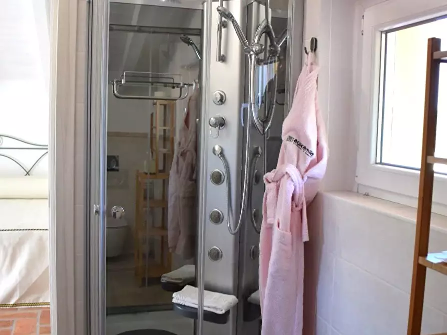 Immagine 27 di Villa in vendita  a Massa