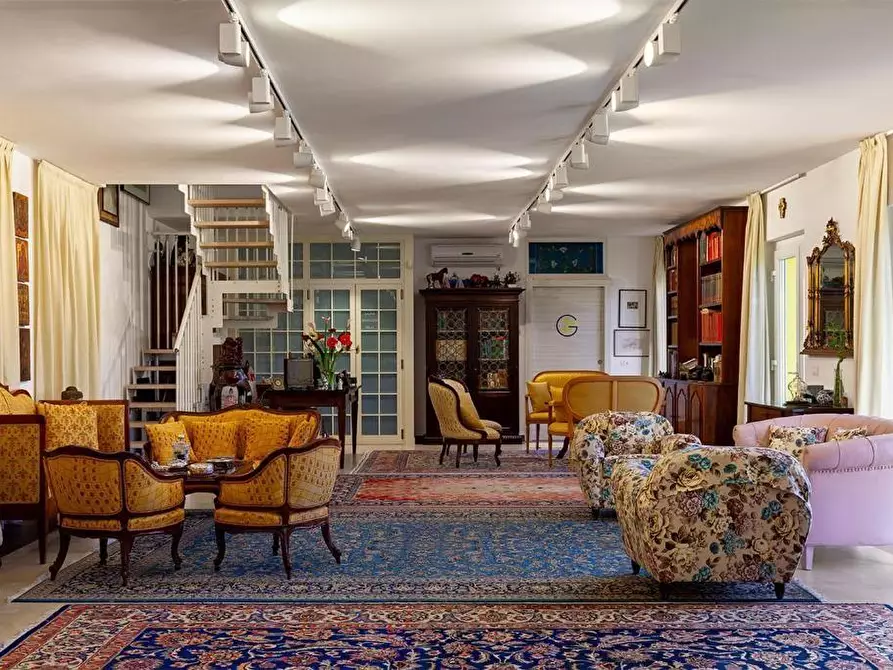 Immagine 14 di Albergo/B&B/Residence in vendita  a Massa