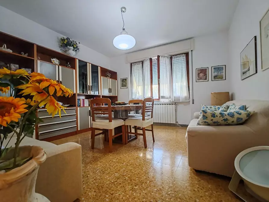 Immagine 1 di Appartamento in vendita  a Massa
