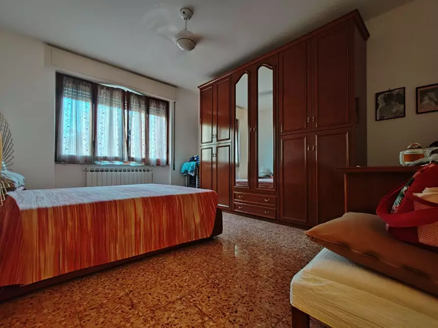 Immagine 4 di Appartamento in vendita  a Massa