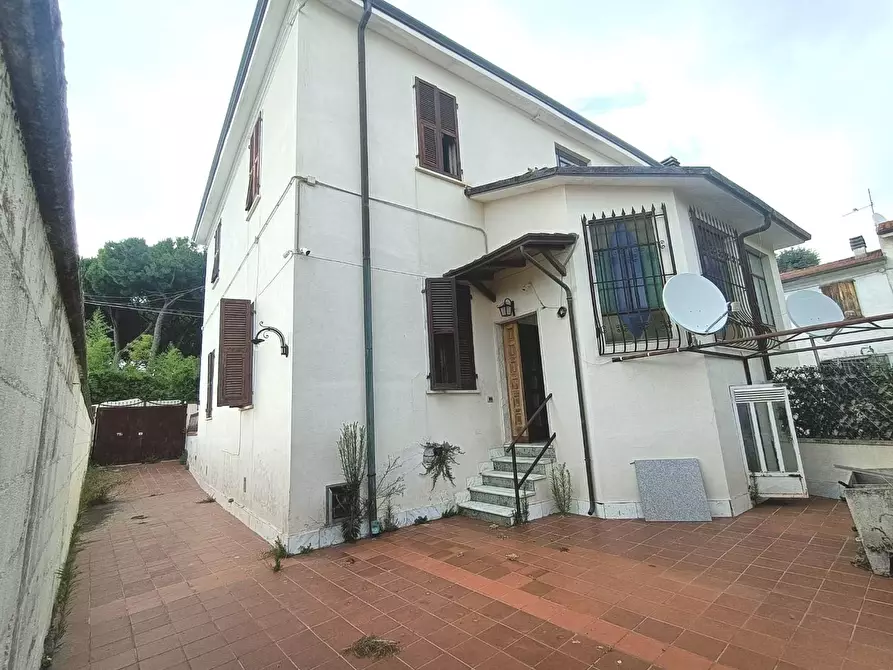 Immagine 1 di Casa semindipendente in vendita  a Carrara