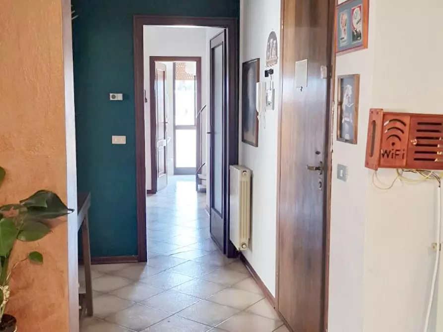 Immagine 1 di Mansarda in vendita  a Viareggio