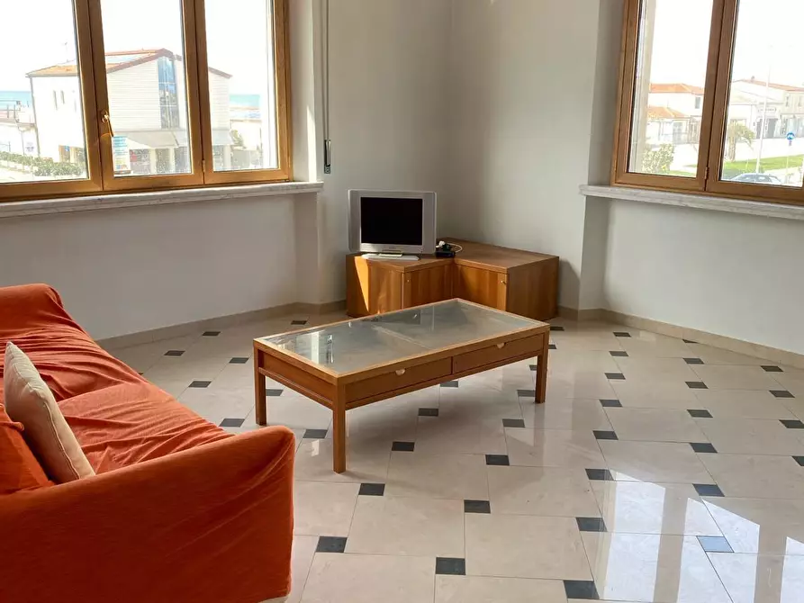 Immagine 1 di Appartamento in affitto  a Camaiore