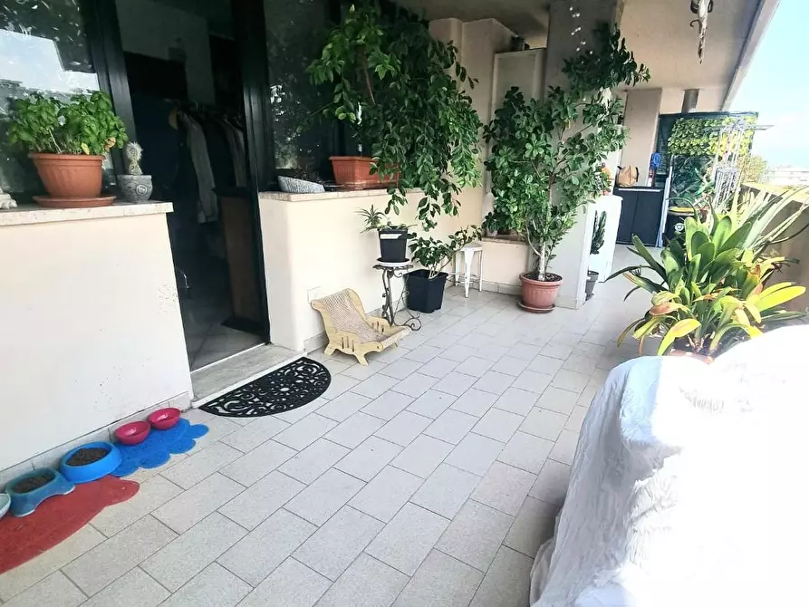 Immagine 2 di Appartamento in vendita  a Viareggio
