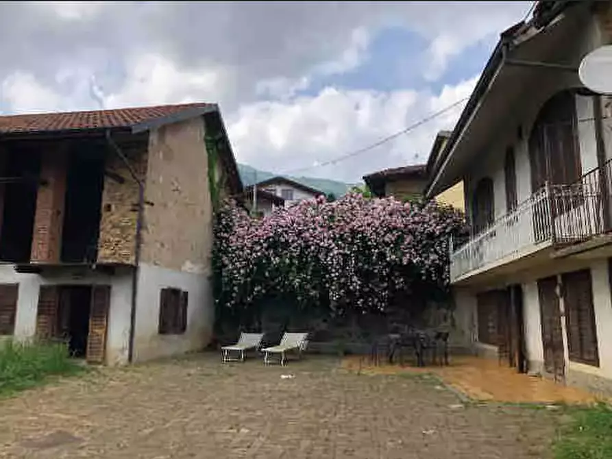 Immagine 5 di Palazzo in vendita  a Vallo Torinese