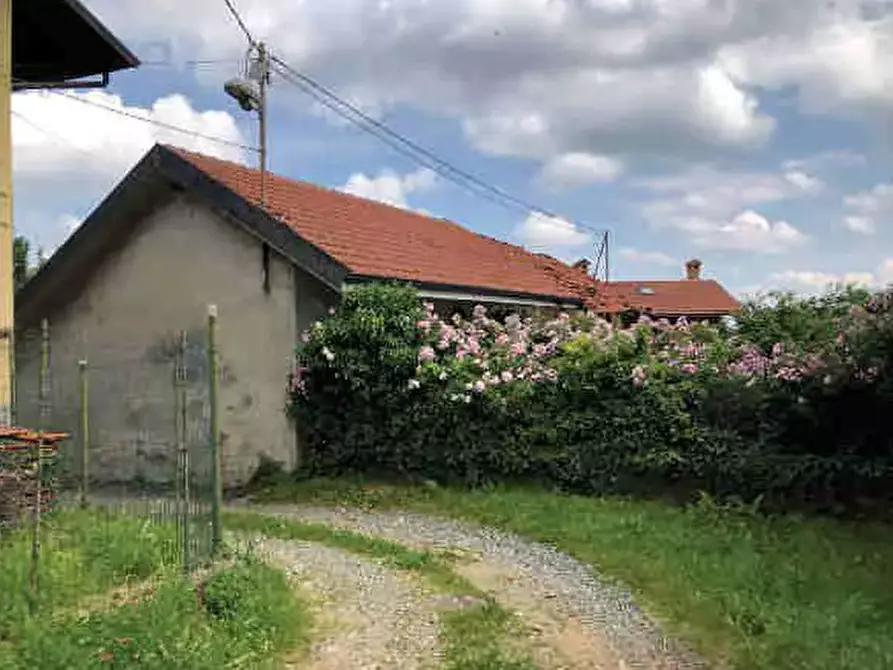 Immagine 4 di Palazzo in vendita  a Vallo Torinese