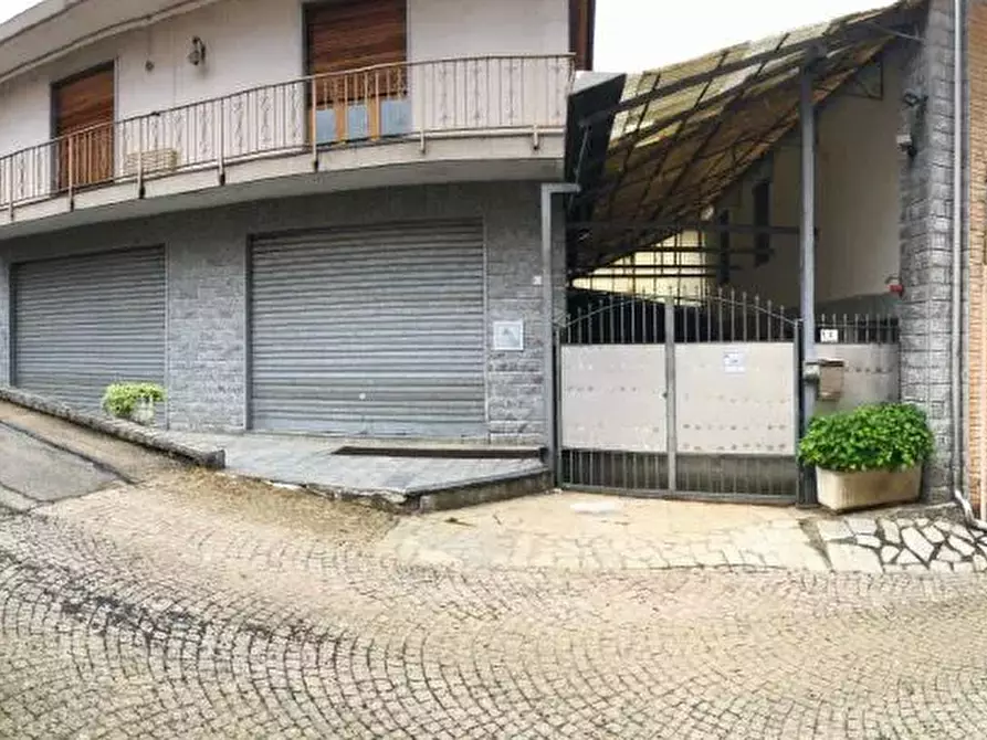 Immagine 1 di Palazzo in vendita  a Vallo Torinese