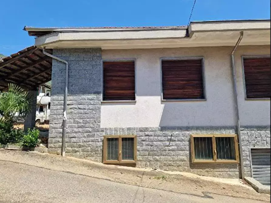 Immagine 2 di Palazzo in vendita  a Vallo Torinese