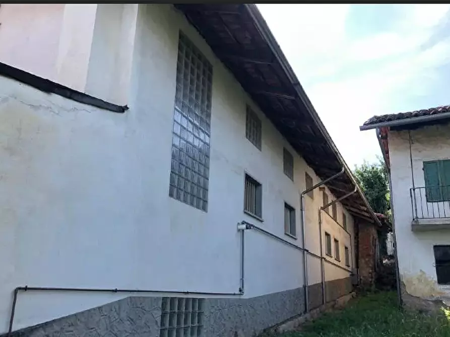 Immagine 9 di Palazzo in vendita  a Vallo Torinese
