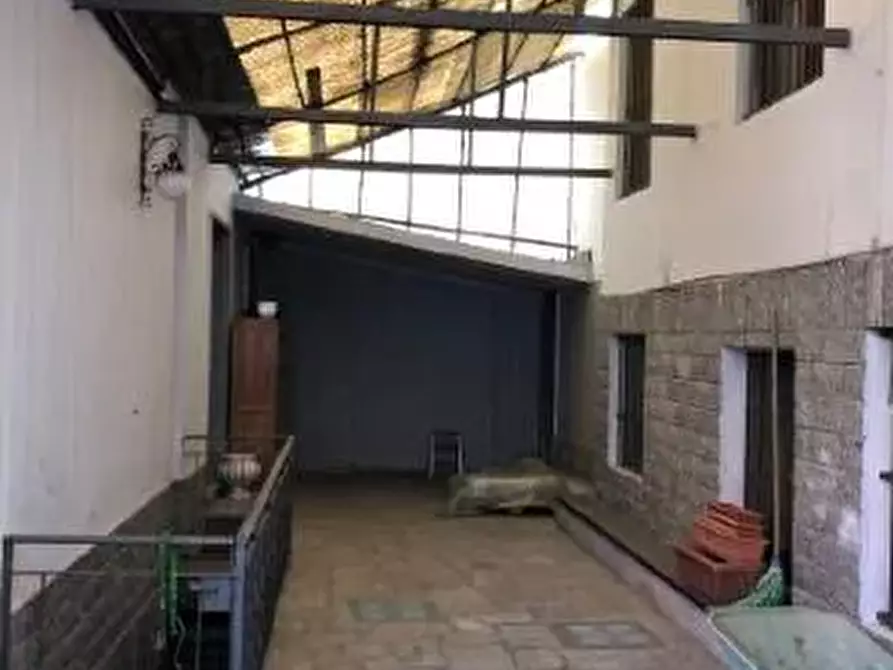 Immagine 3 di Palazzo in vendita  a Vallo Torinese