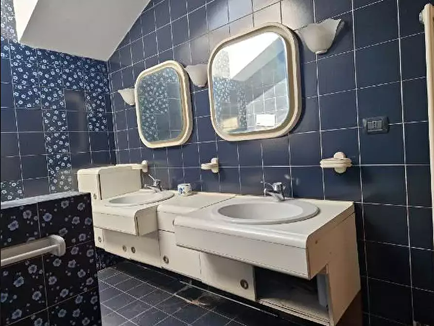 Immagine 19 di Palazzo in vendita  a Vallo Torinese