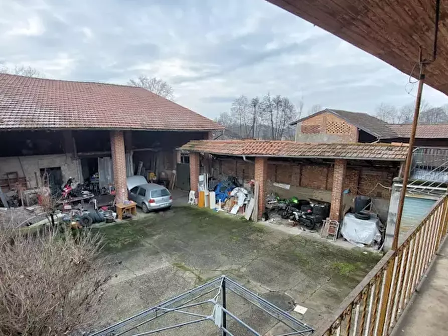 Immagine 2 di Casa colonica in vendita  a Barone Canavese