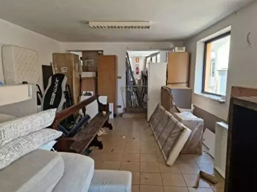 Immagine 4 di Palazzo in vendita  a Vallo Torinese