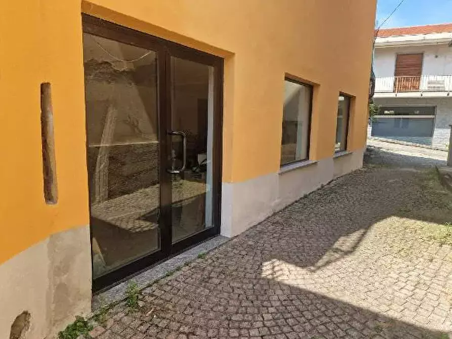 Immagine 2 di Palazzo in vendita  a Vallo Torinese