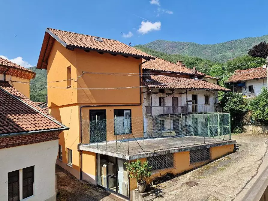 Immagine 1 di Palazzo in vendita  a Vallo Torinese