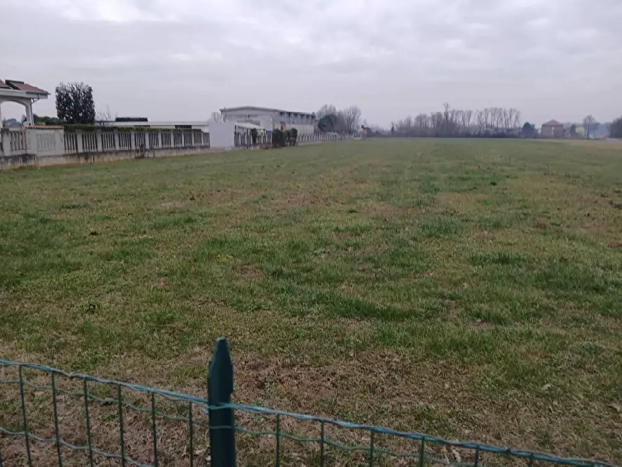 Immagine 1 di Terreno residenziale in vendita  a Leini