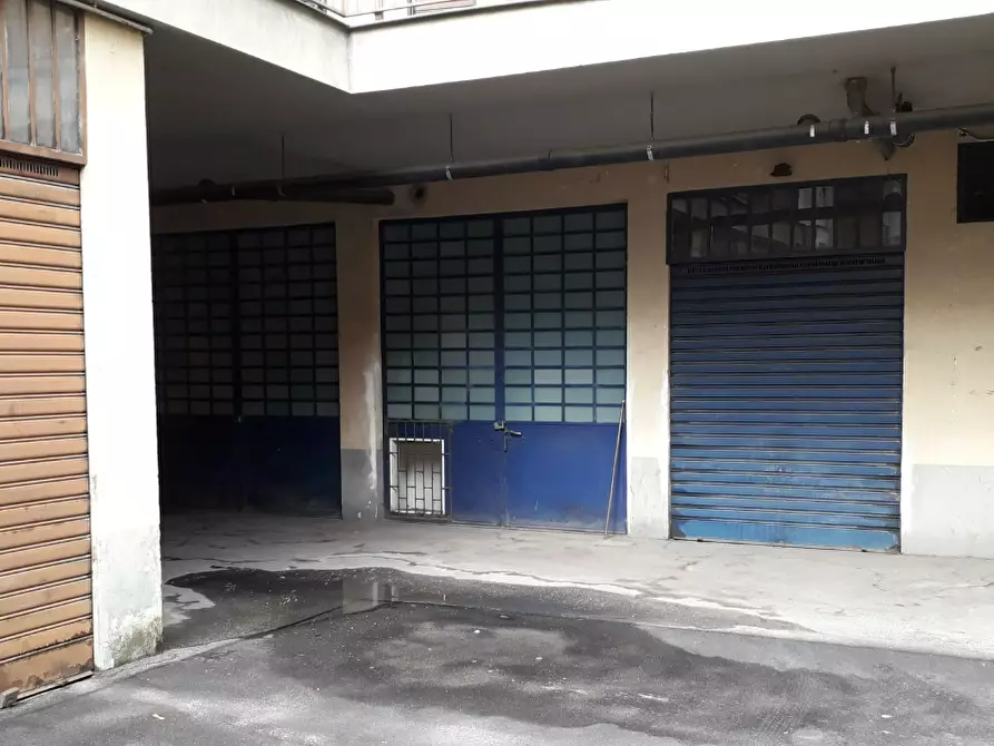 Immagine 8 di Negozio in vendita  a Moncalieri