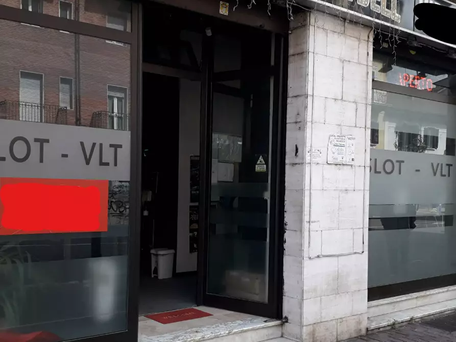 Immagine 2 di Negozio in vendita  a Moncalieri