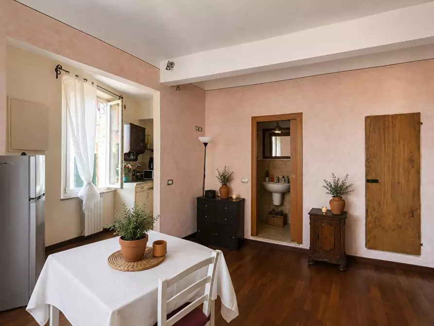Immagine 4 di Appartamento in vendita  a Siena
