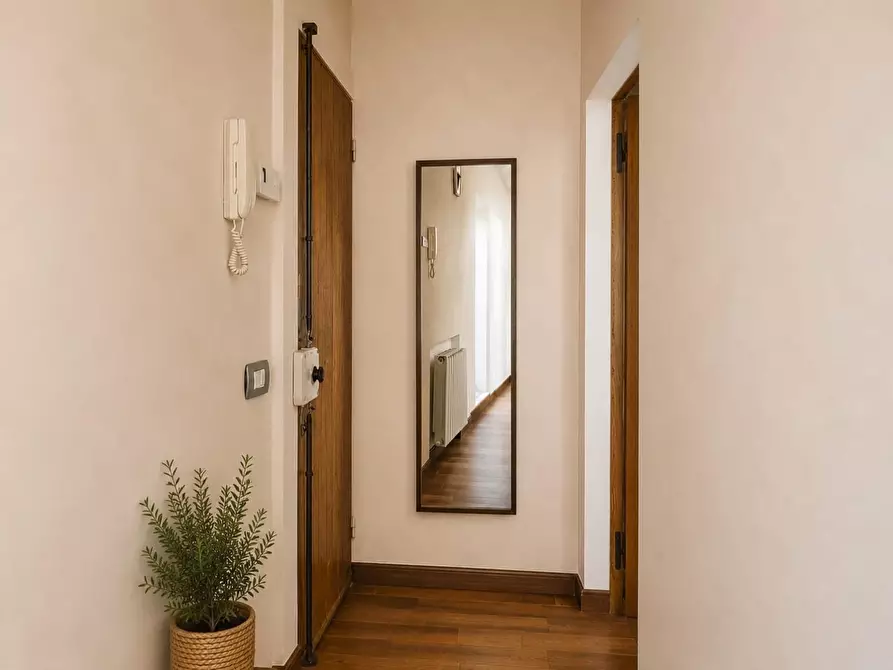 Immagine 2 di Appartamento in vendita  a Siena