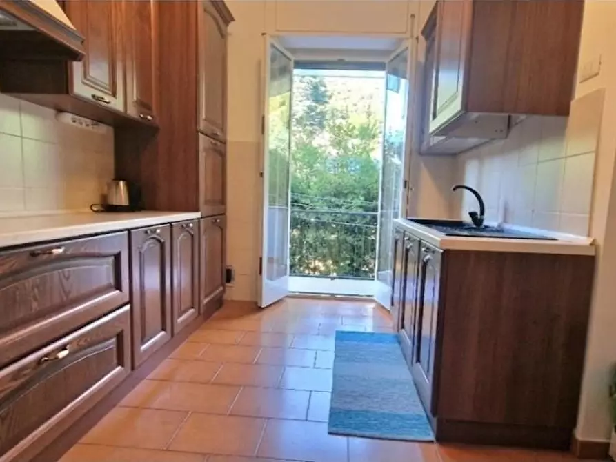 Immagine 1 di Appartamento in vendita  a Carrara